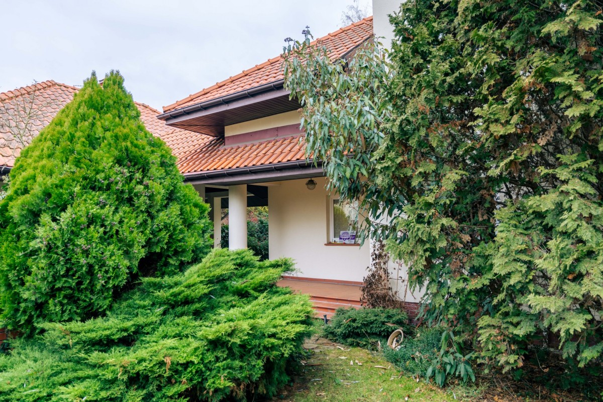 🏡Уникальный 4-комнатный дом с красивым садом на продажу в Варшаве,  Wilanów. | Okeask